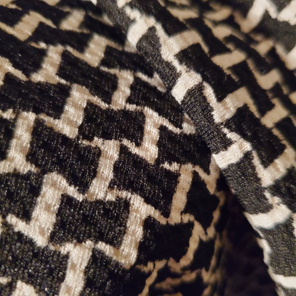 Black and white short sleeve skater dress - Picture 4 of 6